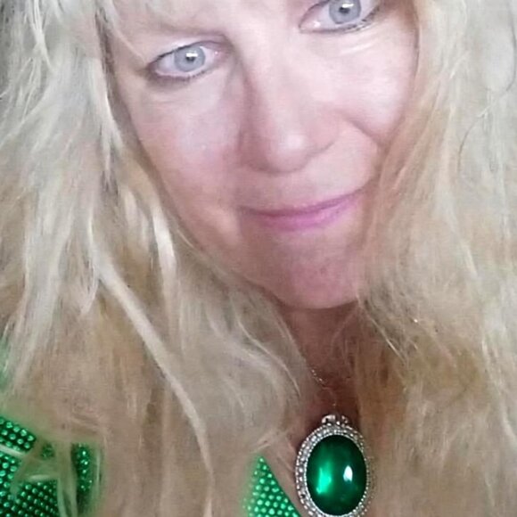 UNLISTED ITEM ON LIVE SHOW - Picture 1 of 1